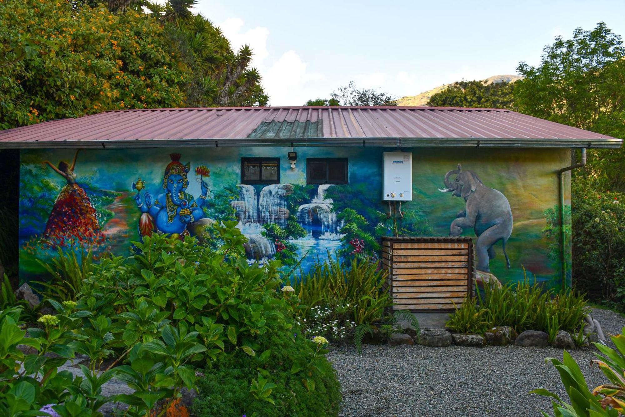Twelve Hummingbirds Andes Retreat Hotel Paute Exterior photo