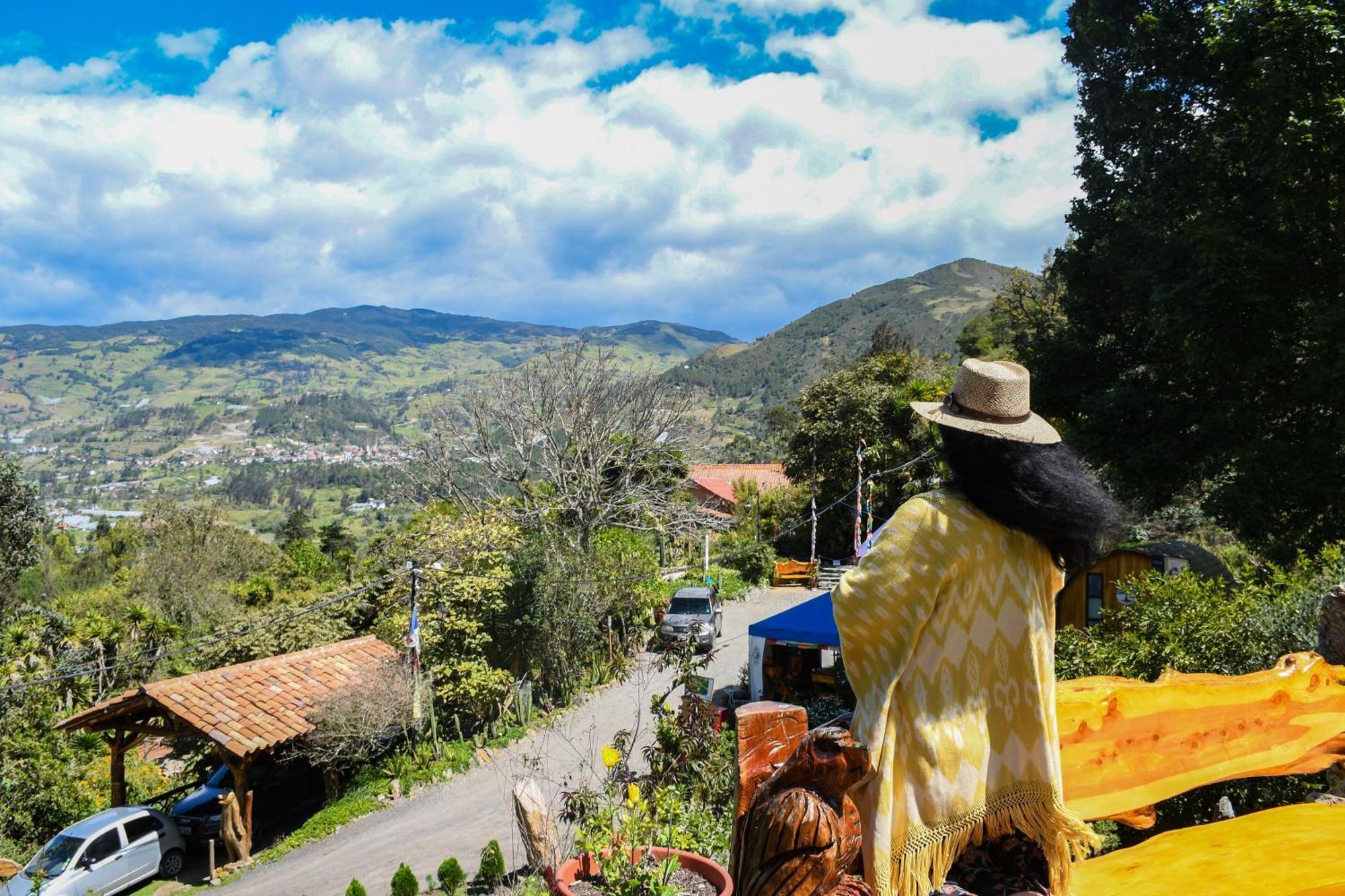 Twelve Hummingbirds Andes Retreat Hotel Paute Exterior photo